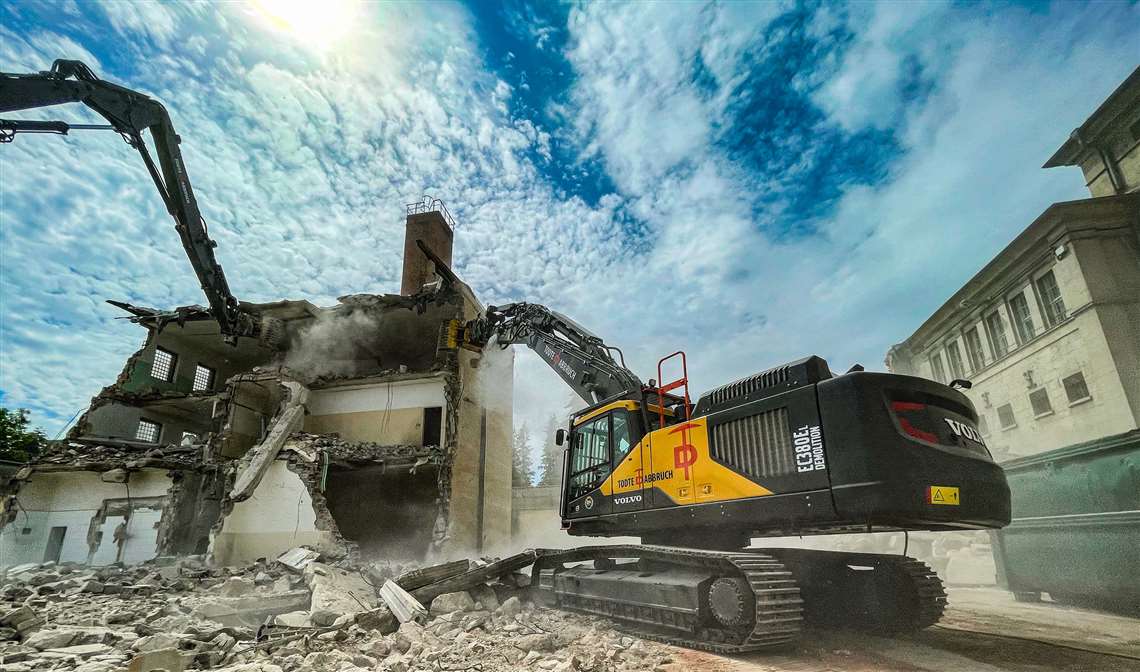 New Volvo straight boom takes down prison - Demolition & Recycling ...