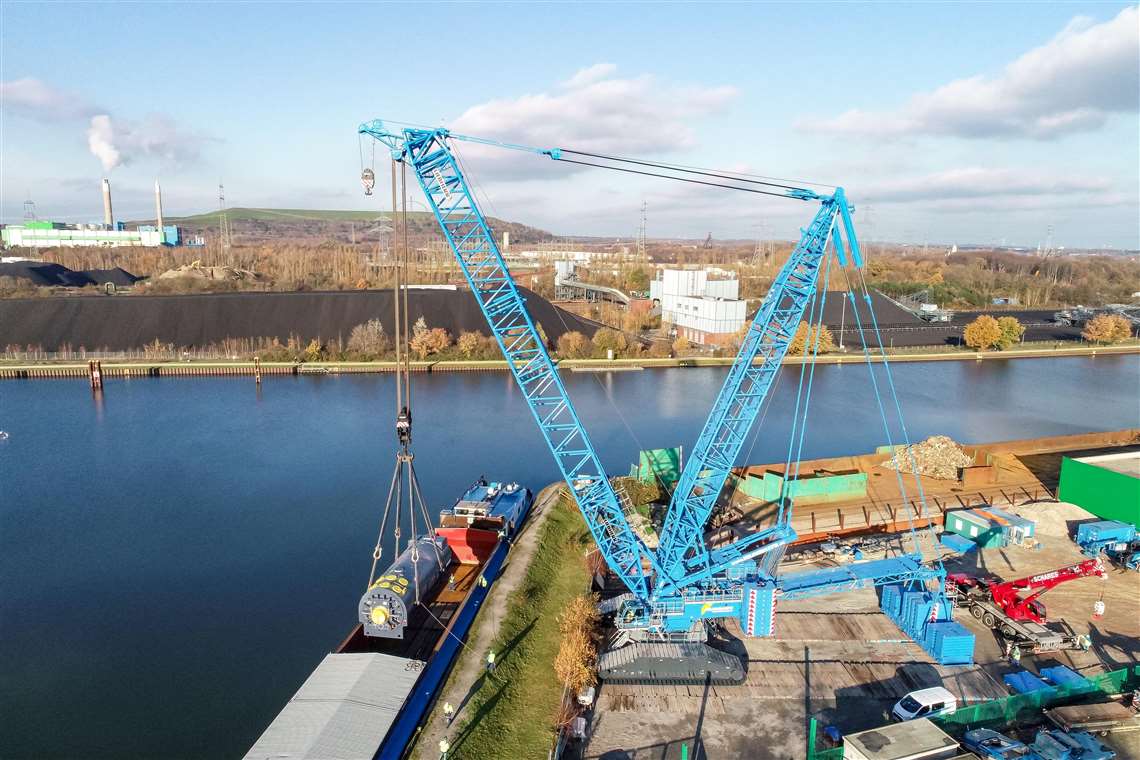 A 450 tonne generator suspended from the hook of Felbermayr's new Liebherr LR 11000