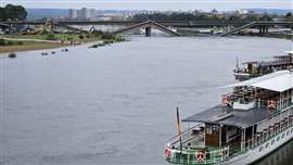 The river Elbe and the collapsed Carola Bridge