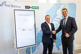 Julius Simkevicius, head of Eurovia CZ’s Lithuanian branch, and Vytis Zalimas CEO of LTG Infra mark the signing of the contract