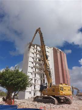 Fábio Bruno Construções' new CAT 395 UHR at work on the Maceio/Alagoas Project in Brazil