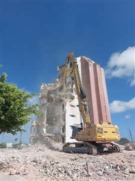 Fábio Bruno Construções' new CAT 395 UHR at work on the Maceio/Alagoas Project in Brazil