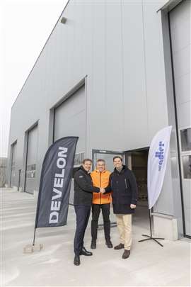 Handover of keys to Develon Germany's new headquarters