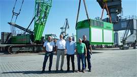 From left: The main characters of heavy load handling: Roland Hermann and Thorsten Resch from SENNEBOGEN together with heavy load forwarder Klaus Altmann and Andreas Löffert as well as Martin Bayer from the port of Straubing-Sand 