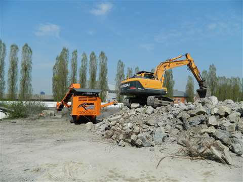 Reinforced concrete from a demolished factory is recycled with the Rockster R800